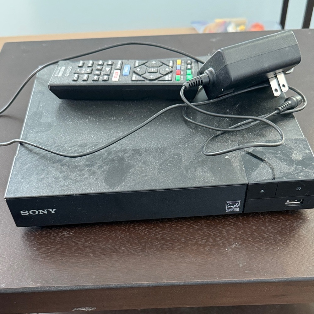Sony Black Media Player with Remote